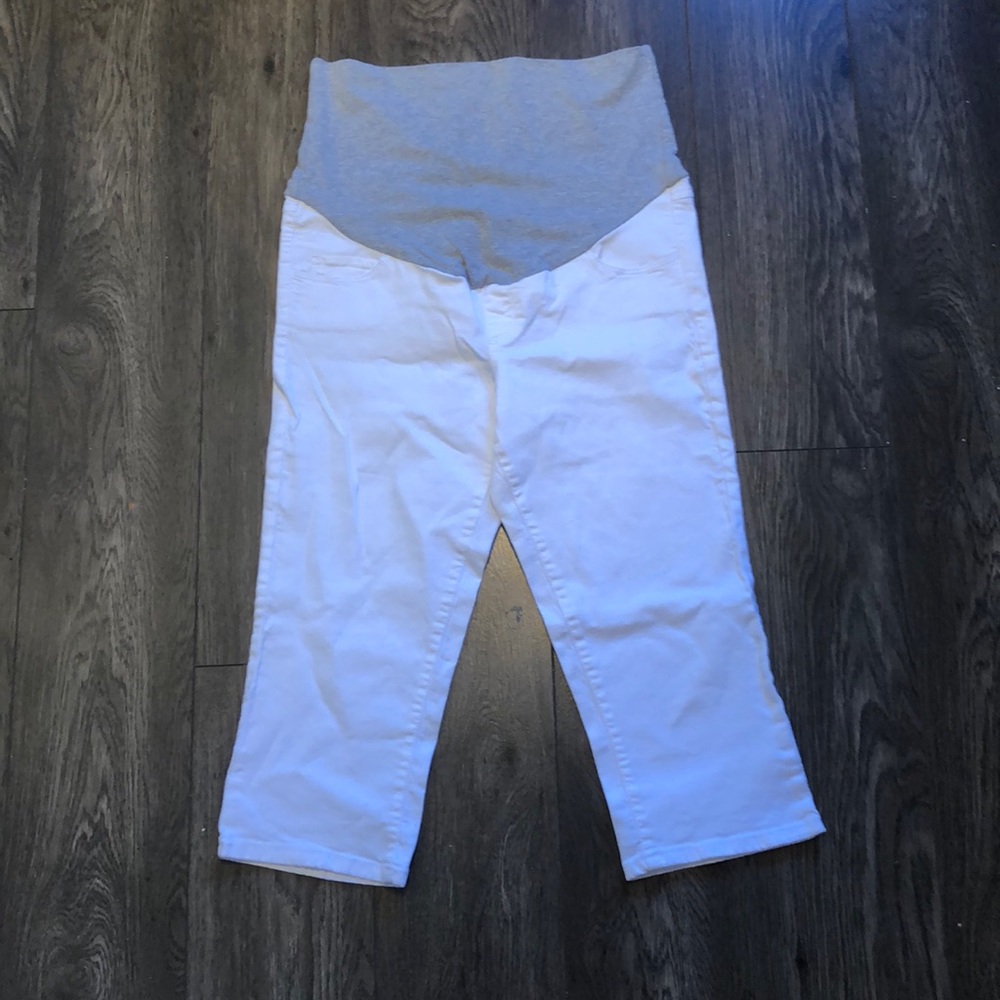 Maternity capris size M